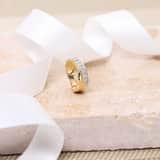 14 Karaat geelgouden ring met 18 diamanten 0,08ct