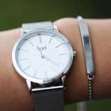 Regal Uhr mit silbernem Mesharmband