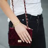 Stainless steel goldplated plaatarmband met rood kristal voor dames