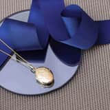 Halskette aus 375 Gold mit Blumenmedaillon