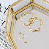 Gedrehte Creolen aus 375 Gold, 17 mm