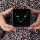 Zilveren sieradenset met een ketting en oorbellen hart met zirkonia