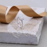 14 Karaat witgouden ring met 10 diamanten 0,10ct