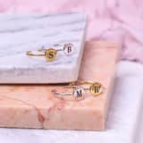 Silberfarbener Bijoux-Ring, Herz mit Initialen