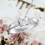 Ring, 375 Gold, mit 3 Zirkoniasteinen
