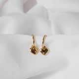Zilveren goldplated oorhangers met hanger hart met zirkonia voor dames