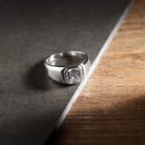 Silberner Herren-Siegelring mit Zirkonia