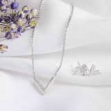 Zilveren ketting rhodiumplated v met zirkonia voor dames