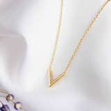 Zilveren ketting goldplated v met zirkonia voor dames