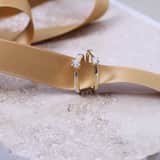 Gelbgoldener Solitärring mit Diamant (0,12 ct).