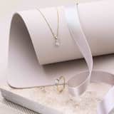 Ring, 585 Gelbgold, Entourage mit Diamant