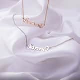 Zilveren roséplated naamketting voor dames