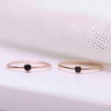 Ring aus 585 Roségold mit schwarzem Spinell Edelstein