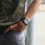 Regal horloge met een zwarte pu leren band