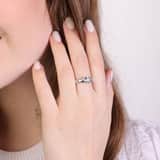 Zilveren ring met witte kristal
