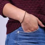 Vergoldetes Armband mit jetfarbenen Kristallen