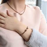 Halskette & Armband aus rotvergoldetem Edelstahl, 3 Ringe mit Kristall