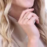 Ring, 585 Gelbgold, Entourage mit Diamant