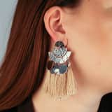 Silberfarbene Byoux-Statement-Ohrringe, beige
