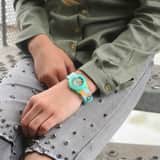 Regal Kinderuhr mit blauem Armband