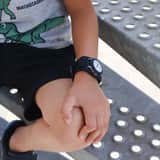 Regal Kinderuhr mit blauem Armband