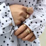 Zilveren goldplated zegelring hart met zirkonia voor dames