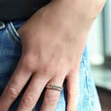 Goldfarbener Byoux Ring mit bunten Steinchen