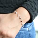 Silberfarbenes Byoux Armband mit bunten Steinchen