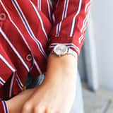 Endless-Armbanduhr mit silberfarbenem Mesh-Armband