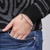 Silberfarbenes Byoux-Armband mit Amuletten
