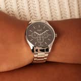 Regal Herrenarmbanduhr mit silberfarbenem Armband