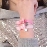 Roze kinderrekarmband met hanger bloem