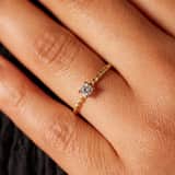 14 karaat geelgouden ring gedraaid met zirkonia