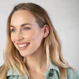 Zilveren earcuff bewerkt