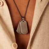 Gerecycled stainless steel herenketting met dubbele plaathanger