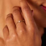14K geelgouden ring 7 diamanten 0,025ct bolletjes.
