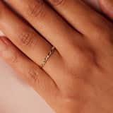 Ring, 585 Gelbgold, mit 12 Diamanten 0,015 ct, Drehoptik.