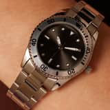 Regal Damen-Armbanduhr mit Armband aus Edelstahl