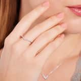 Zilveren ring V-vorm rhodiumplated met zirkonia