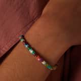 Elastisches Armband aus Edelstahl, vergoldet, mit Glasperlen, mehrfarbig