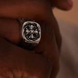 Stainless steel ring met kruis