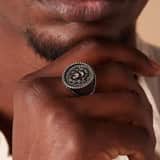 Ring aus Edelstahl mit Löwe