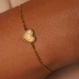 Erfolgreiches Geschenk – Vergoldetes Armband aus Edelstahl mit Rosenquarz auf der Karte