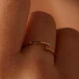 Ring aus 925er Silber, vergoldet, mit zwei Zirkoniasteinen