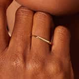 Ring aus 14 Karat Gelbgold mit Steg