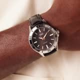 Q&Q Herrenuhr mit schwarzem Lederarmband