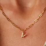 Halskette aus Edelstahl, vergoldet, Closed-Forever-Glied, Buchstabe „V“
