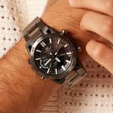 Edifice Uhr mit Armband aus Edelstahl, Gun (Grau), ECB-2000DC-1AEF