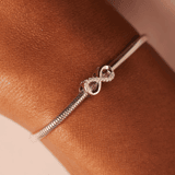 Anhänger aus 925er Silber, Infinity mit Zirkoniasteinen