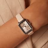 Regal dames horloge met perzikkleurig band